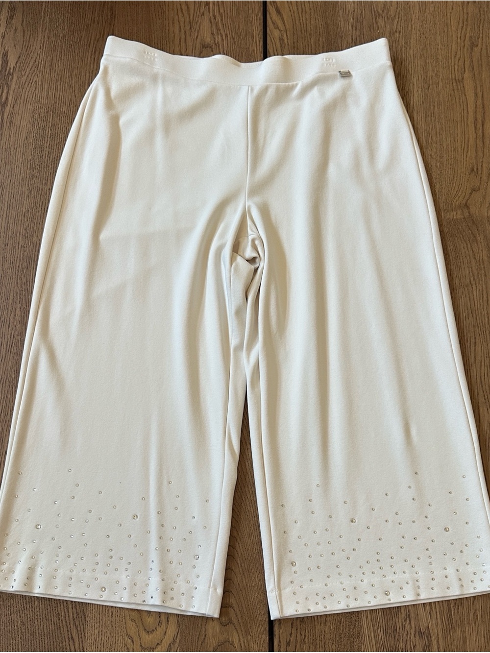 Anne Klein Ivory Wide-Leg Cropped Pants with Stud Detail